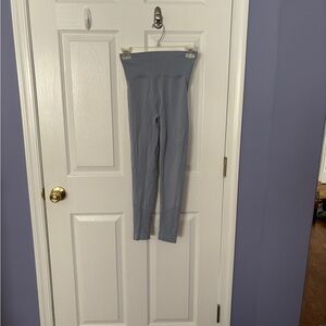 NWOT blue butt scrunch leggings